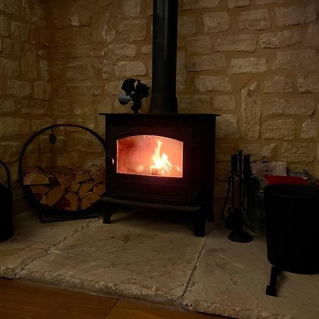 Cosy Cotswold Lodge By Your Home Here - Summer Sale For 3 Plus Nights - Ideal For Families With Log-Burner, Spa, Private Parking And Heated Swimming Pools Ashton Keynes Exterior foto