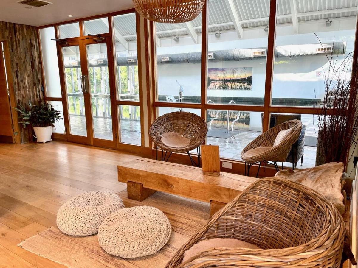 Cosy Cotswold Lodge By Your Home Here - Summer Sale For 3 Plus Nights - Ideal For Families With Log-Burner, Spa, Private Parking And Heated Swimming Pools Ashton Keynes Exterior foto