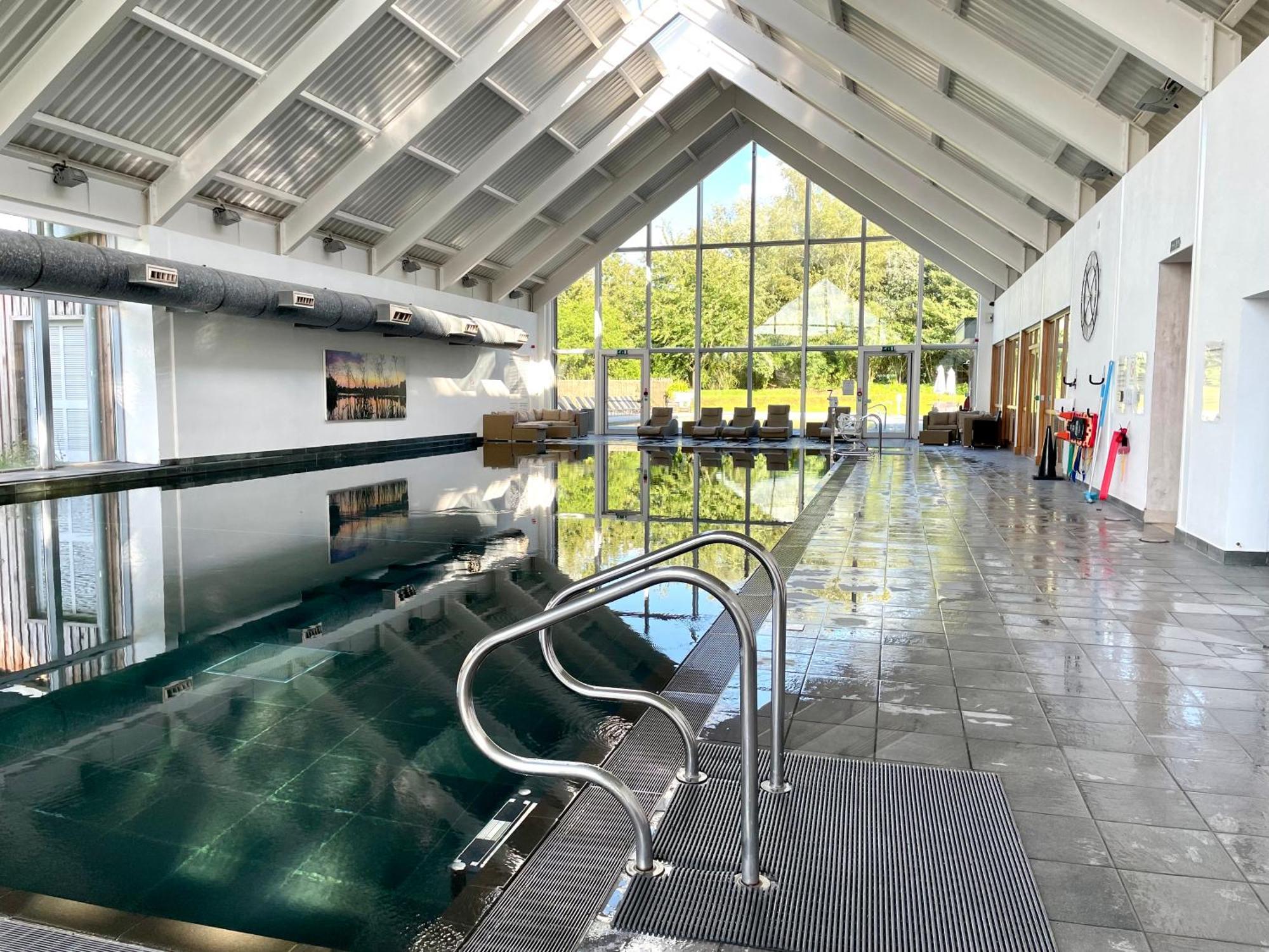 Cosy Cotswold Lodge By Your Home Here - Summer Sale For 3 Plus Nights - Ideal For Families With Log-Burner, Spa, Private Parking And Heated Swimming Pools Ashton Keynes Exterior foto