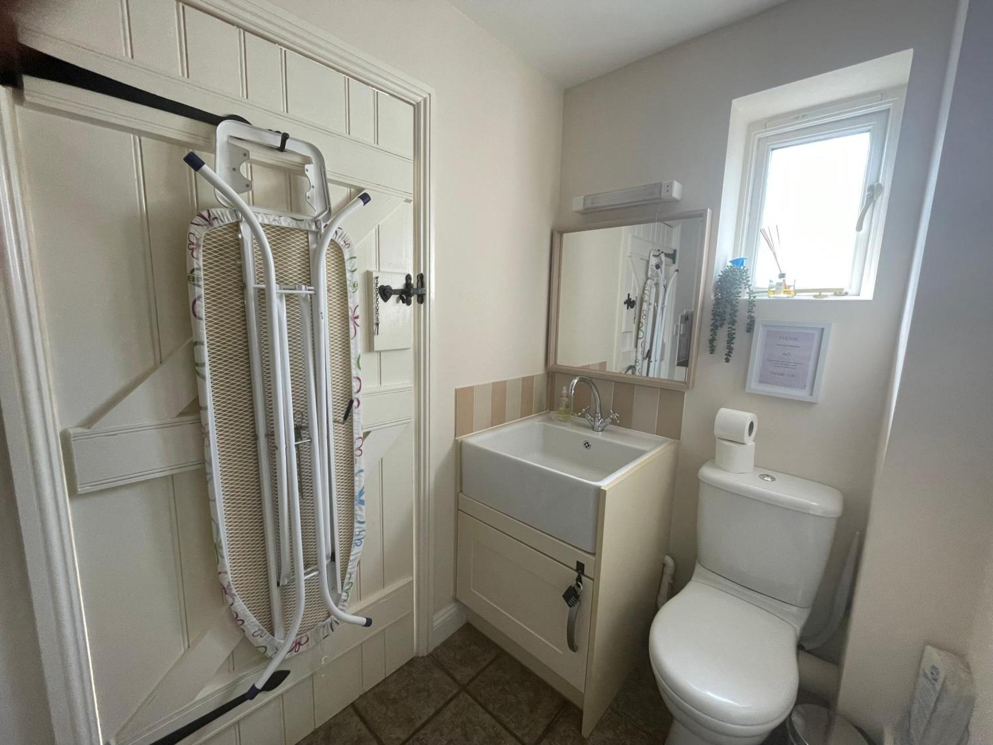Cosy Cotswold Lodge By Your Home Here - Summer Sale For 3 Plus Nights - Ideal For Families With Log-Burner, Spa, Private Parking And Heated Swimming Pools Ashton Keynes Exterior foto