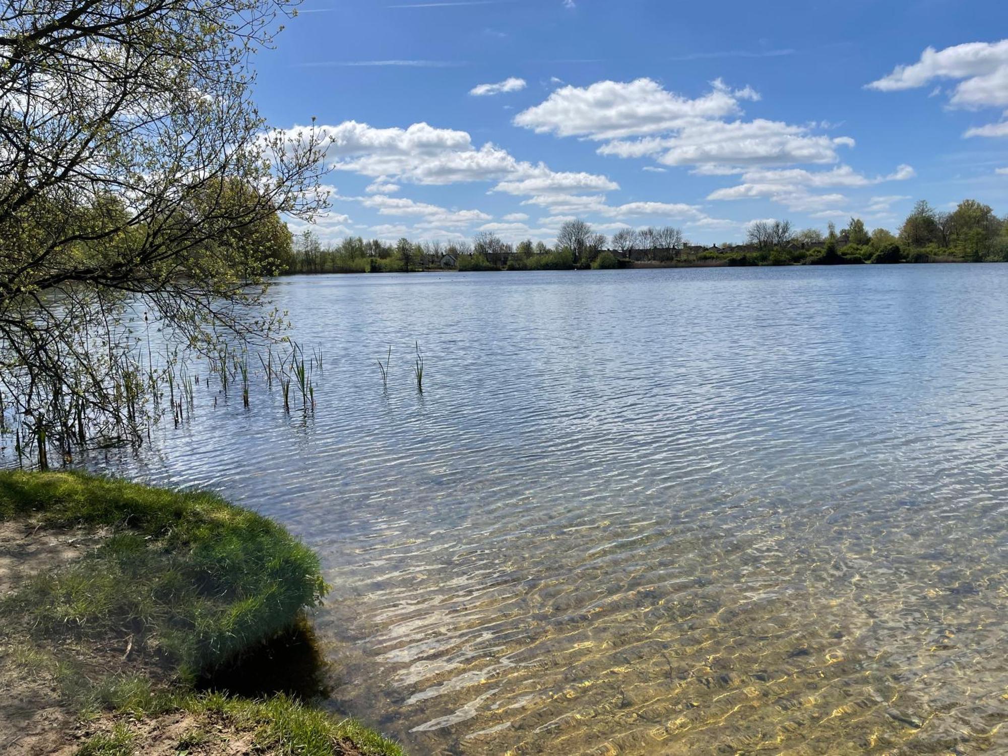 Cosy Cotswold Lodge By Your Home Here - Summer Sale For 3 Plus Nights - Ideal For Families With Log-Burner, Spa, Private Parking And Heated Swimming Pools Ashton Keynes Exterior foto