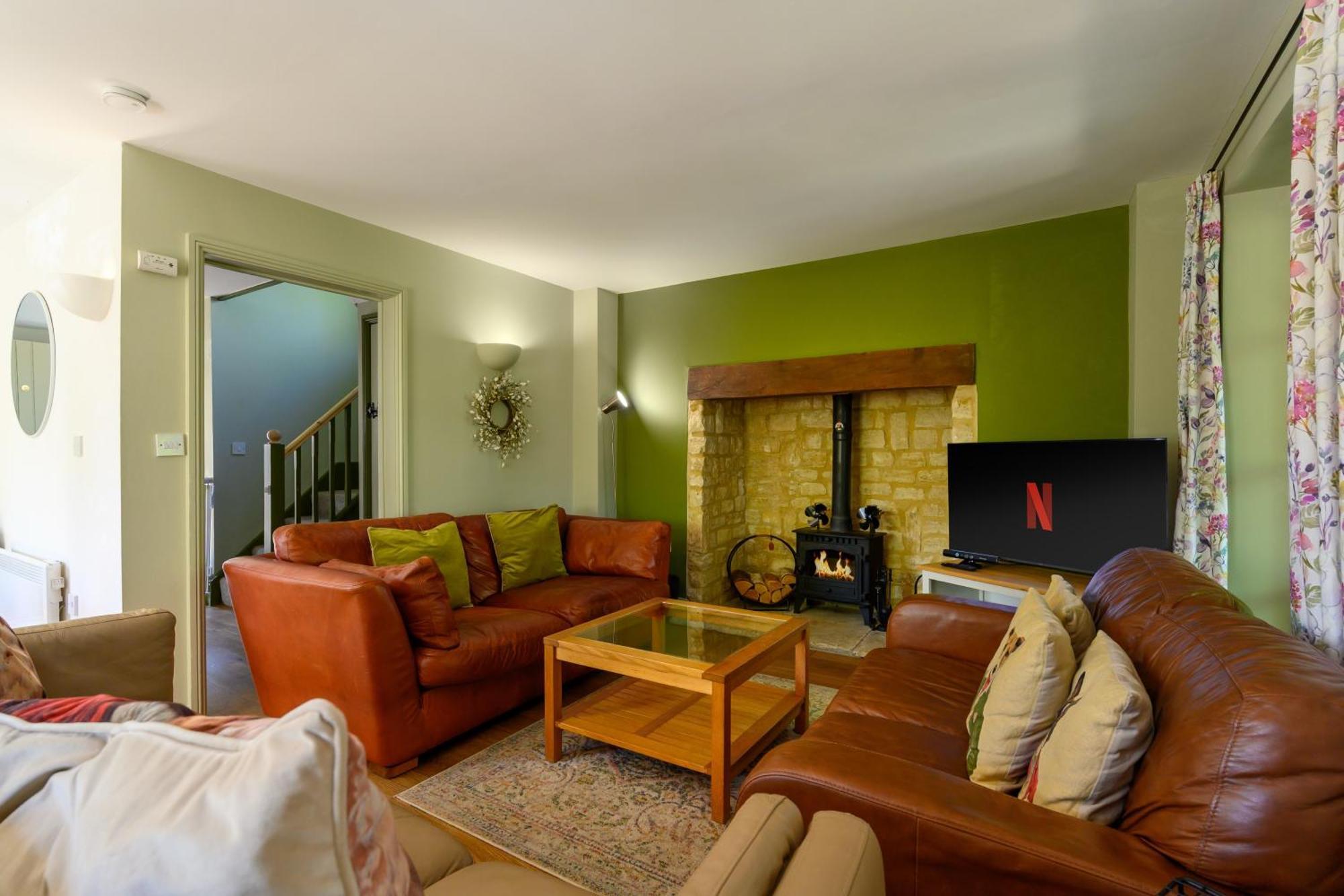 Cosy Cotswold Lodge By Your Home Here - Summer Sale For 3 Plus Nights - Ideal For Families With Log-Burner, Spa, Private Parking And Heated Swimming Pools Ashton Keynes Exterior foto