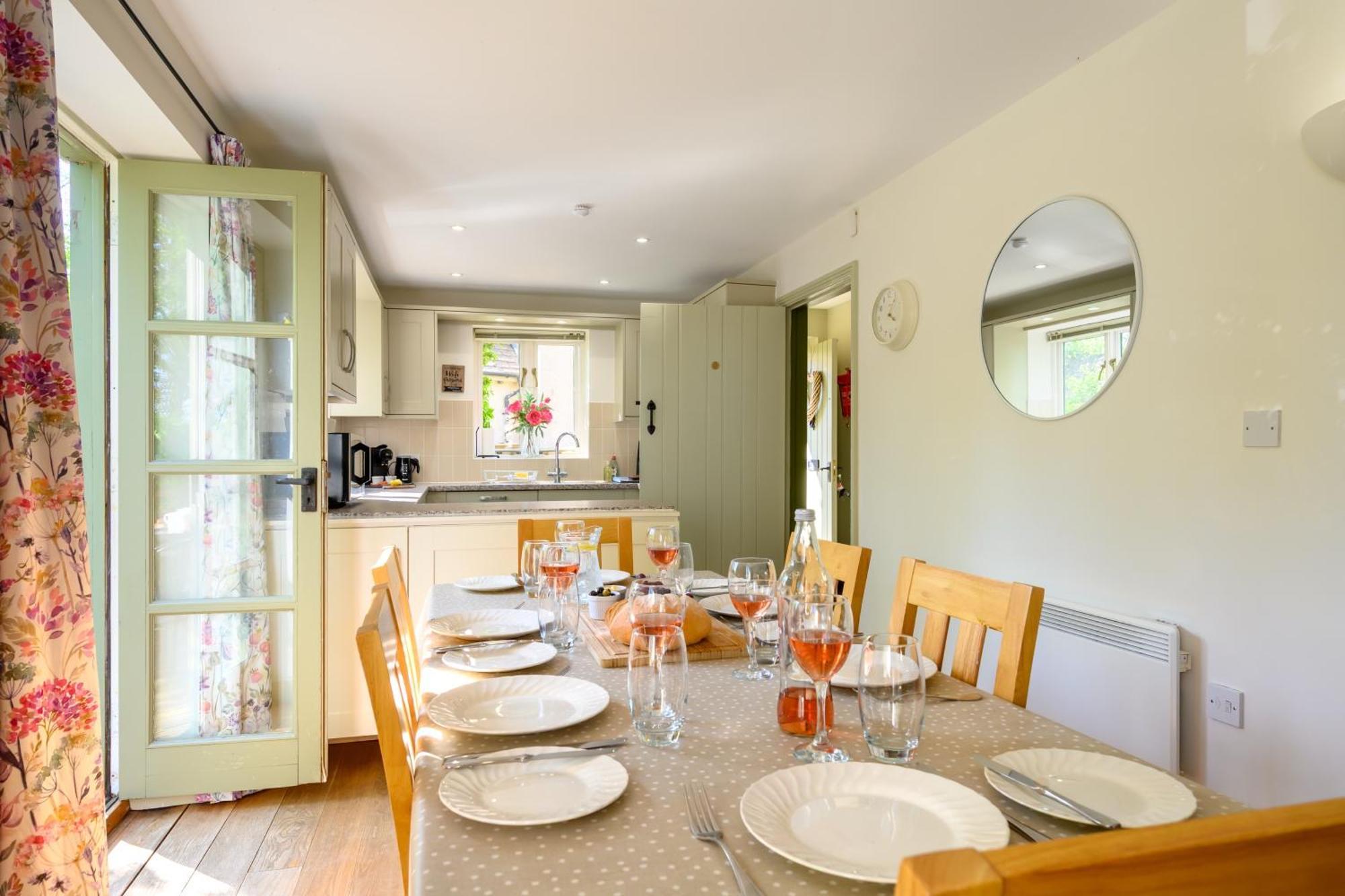 Cosy Cotswold Lodge By Your Home Here - Summer Sale For 3 Plus Nights - Ideal For Families With Log-Burner, Spa, Private Parking And Heated Swimming Pools Ashton Keynes Exterior foto