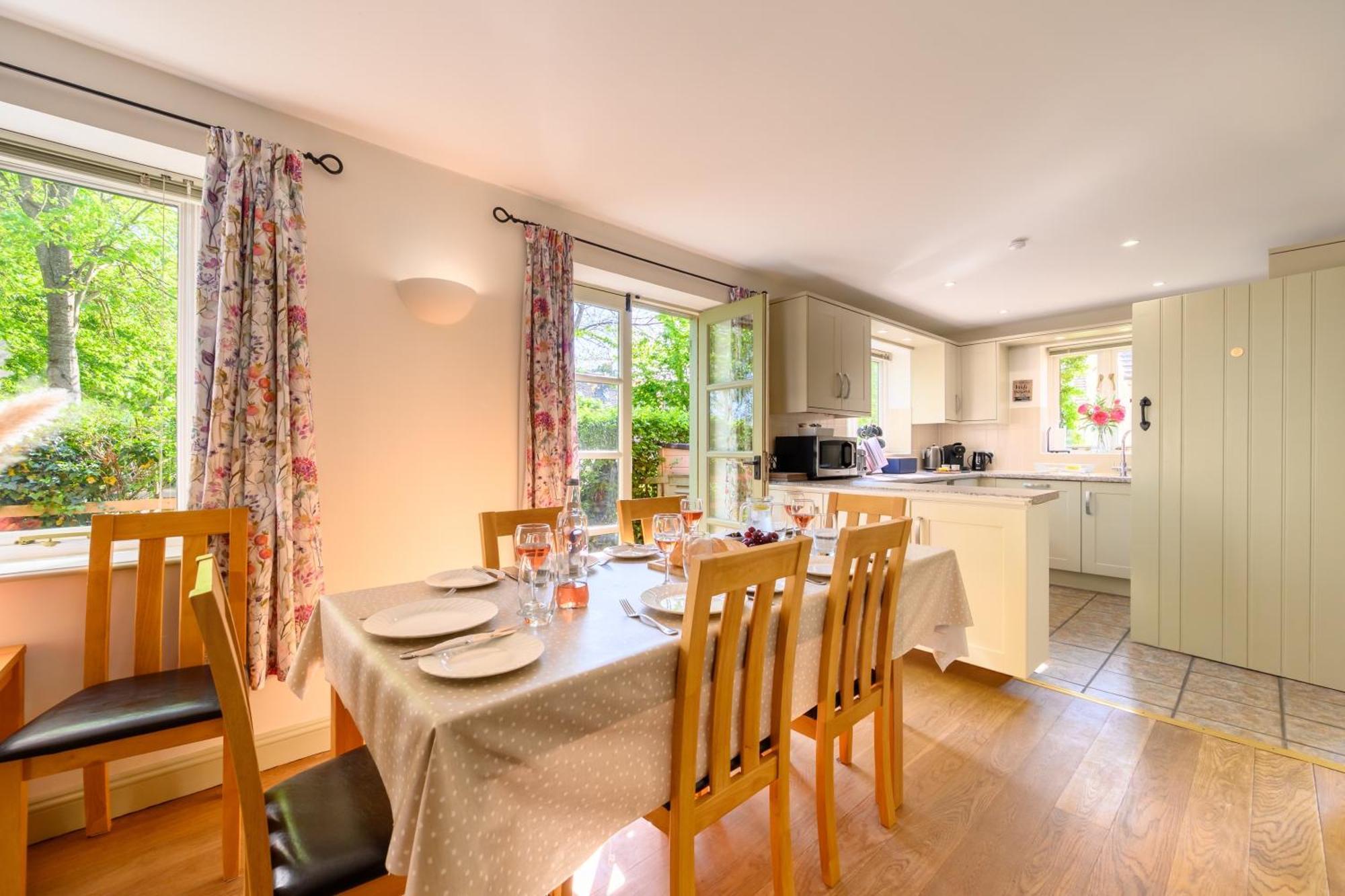 Cosy Cotswold Lodge By Your Home Here - Summer Sale For 3 Plus Nights - Ideal For Families With Log-Burner, Spa, Private Parking And Heated Swimming Pools Ashton Keynes Exterior foto