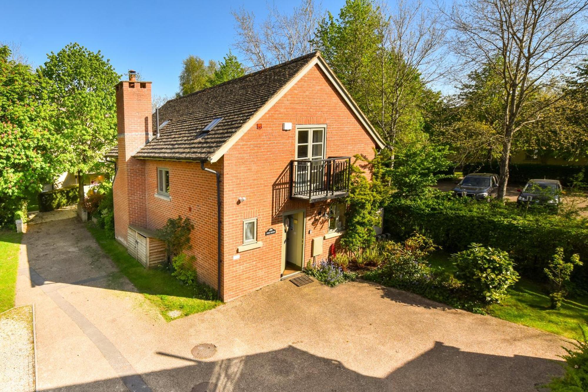 Cosy Cotswold Lodge By Your Home Here - Summer Sale For 3 Plus Nights - Ideal For Families With Log-Burner, Spa, Private Parking And Heated Swimming Pools Ashton Keynes Exterior foto