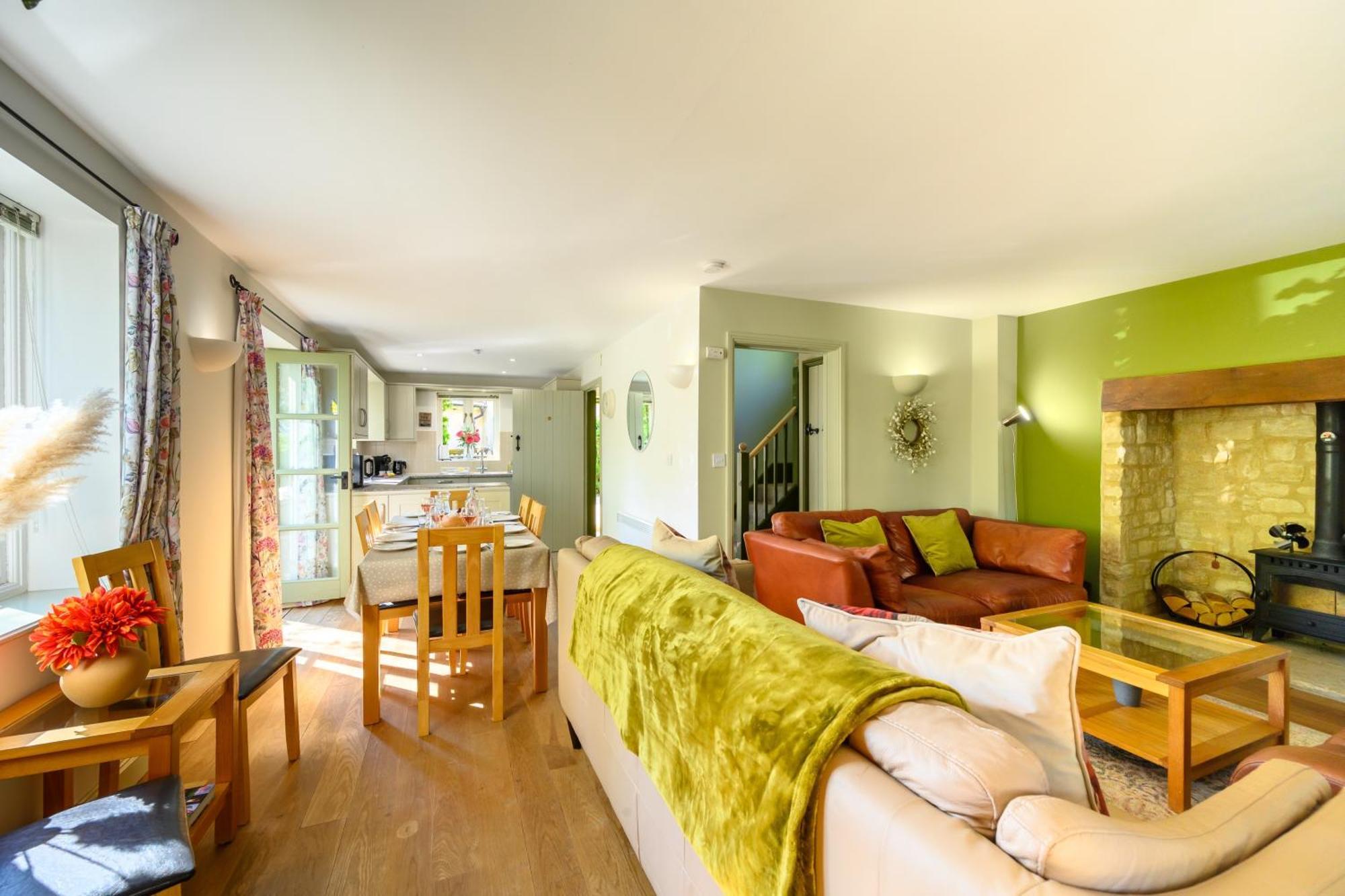 Cosy Cotswold Lodge By Your Home Here - Summer Sale For 3 Plus Nights - Ideal For Families With Log-Burner, Spa, Private Parking And Heated Swimming Pools Ashton Keynes Exterior foto