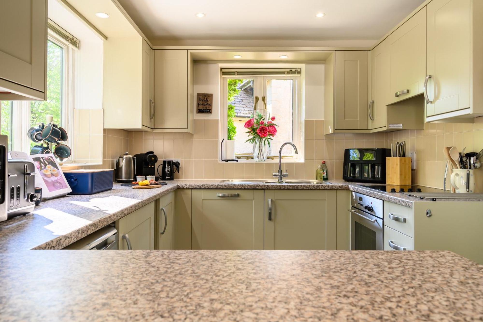 Cosy Cotswold Lodge By Your Home Here - Summer Sale For 3 Plus Nights - Ideal For Families With Log-Burner, Spa, Private Parking And Heated Swimming Pools Ashton Keynes Exterior foto