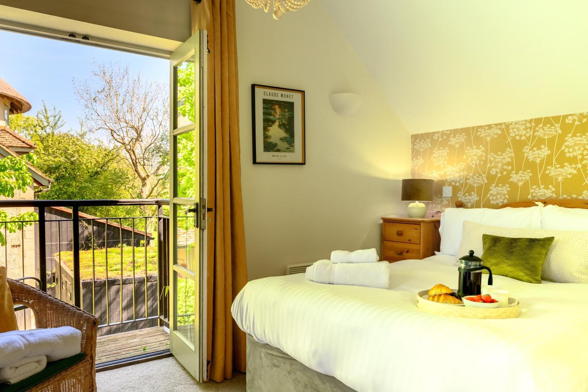 Cosy Cotswold Lodge By Your Home Here - Summer Sale For 3 Plus Nights - Ideal For Families With Log-Burner, Spa, Private Parking And Heated Swimming Pools Ashton Keynes Exterior foto