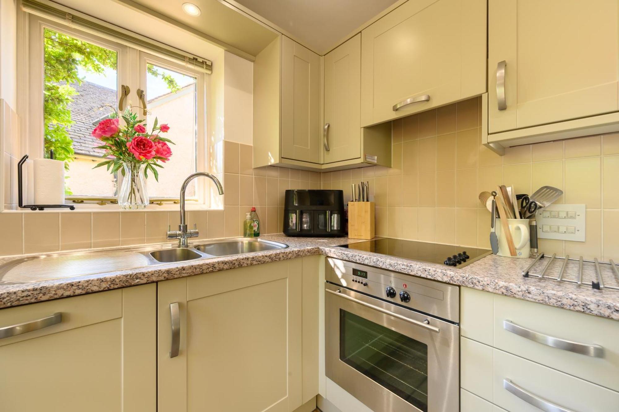 Cosy Cotswold Lodge By Your Home Here - Summer Sale For 3 Plus Nights - Ideal For Families With Log-Burner, Spa, Private Parking And Heated Swimming Pools Ashton Keynes Exterior foto
